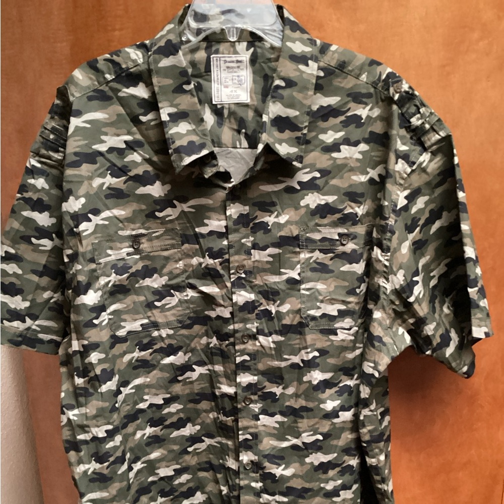 Colours by Alexander Julian camouflage short sleeve shirt, size 4X. 284